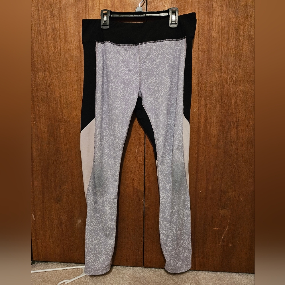 Gaiam capri leggings size large